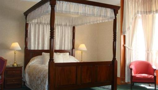 фото отеля Revelstoke Hotel