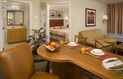 фото отеля Candlewood Suites Victoria