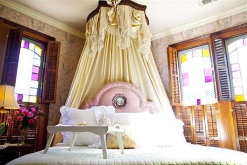 фото отеля A Painted Lady Of Columbus Bed and Breakfast
