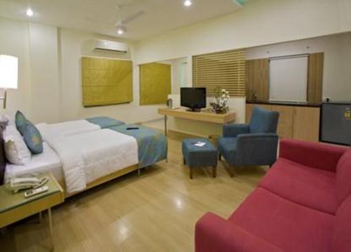 фото отеля First Transit Hotel