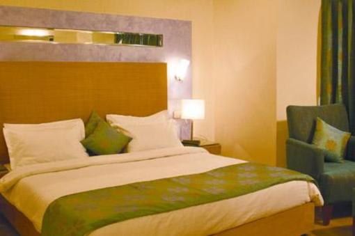 фото отеля First Transit Hotel