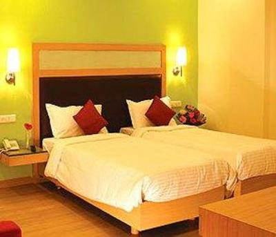 фото отеля First Transit Hotel