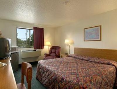 фото отеля Super 8 Martinsburg