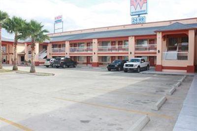 фото отеля Texas Inn and Suites Raymondville