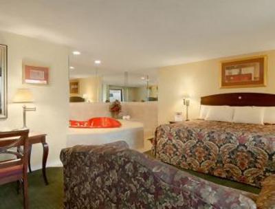 фото отеля Days Inn Alexandria Landmark
