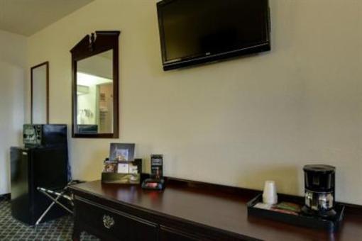 фото отеля Americas Best Value Inn Paris