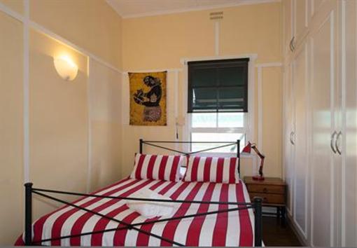 фото отеля Barbara's Budget Bed & Breakfast