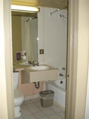 фото отеля GO Backpackers Hostel Edmonton