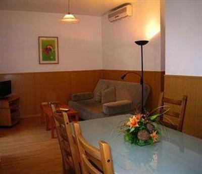фото отеля Apartamentos H2 Opera