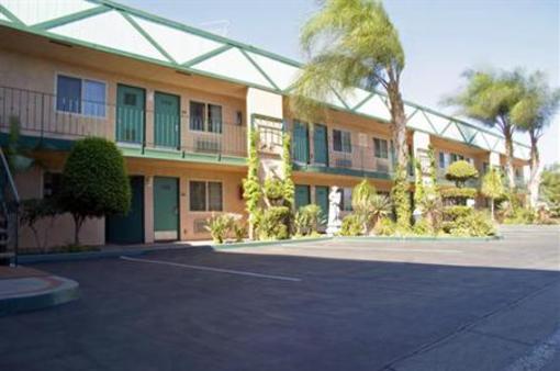 фото отеля Americas Best Value Inn & Suites Fontana