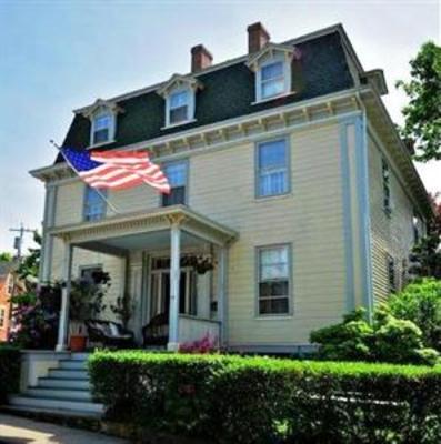 фото отеля Yankee Peddler Inn