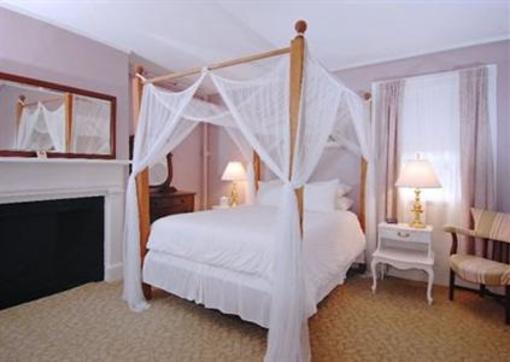 фото отеля Yankee Peddler Inn