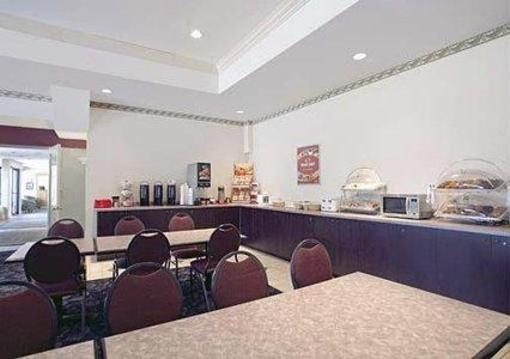 фото отеля Econo Lodge Laval (Canada)