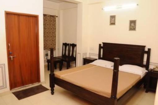 фото отеля Hotel Raghuraj Palace