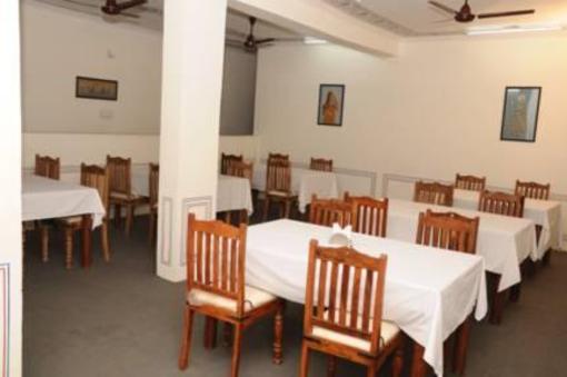 фото отеля Hotel Raghuraj Palace