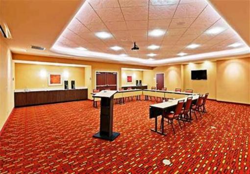 фото отеля Courtyard by Marriott Tulsa Woodland Hills