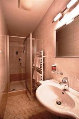 фото отеля Hotel Schwarzer Bär Innsbruck
