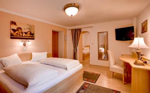 фото отеля Hotel Schwarzer Bär Innsbruck