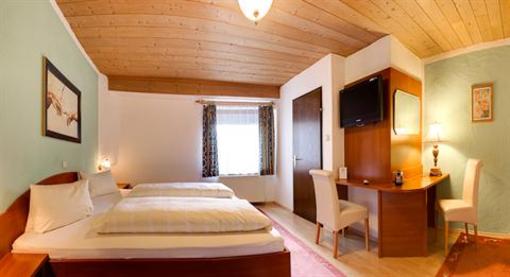 фото отеля Hotel Schwarzer Bär Innsbruck