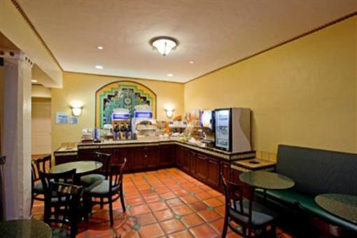 фото отеля Holiday Inn Express Santa Barbara