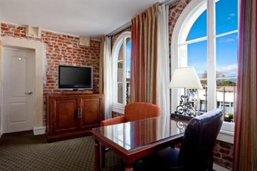 фото отеля Holiday Inn Express Santa Barbara