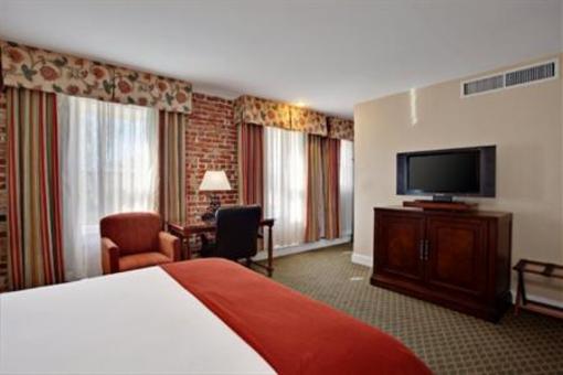 фото отеля Holiday Inn Express Santa Barbara