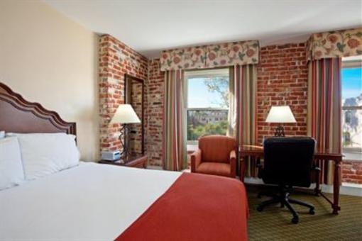 фото отеля Holiday Inn Express Santa Barbara