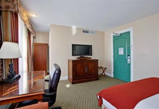 фото отеля Holiday Inn Express Santa Barbara