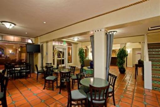 фото отеля Holiday Inn Express Santa Barbara