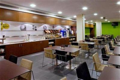 фото отеля Holiday Inn Express Barcelona City