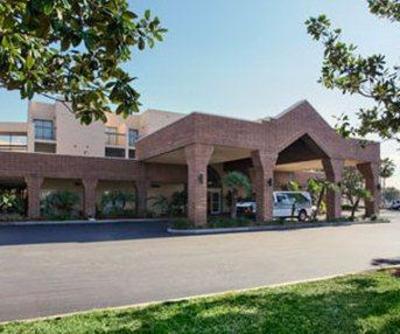 фото отеля Baymont Inn and Suites Tampa Near Busch Gardens USF