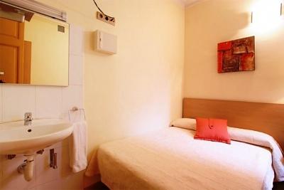 фото отеля Hostal Felipe II