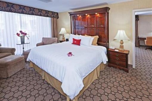 фото отеля Crowne Plaza Oklahoma City