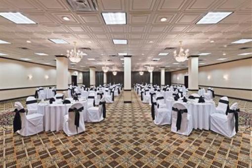 фото отеля Crowne Plaza Oklahoma City