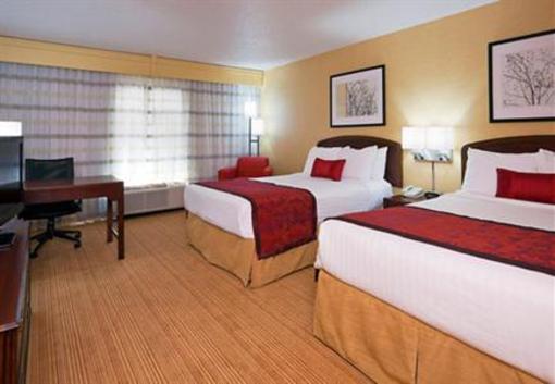 фото отеля Courtyard by Marriott Indianapolis at the Capitol