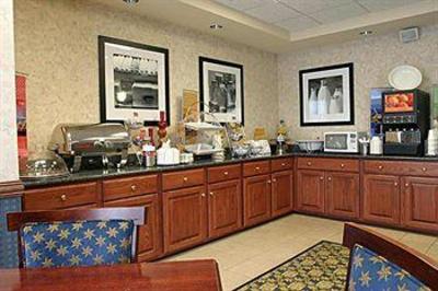 фото отеля Hampton Inn Laporte