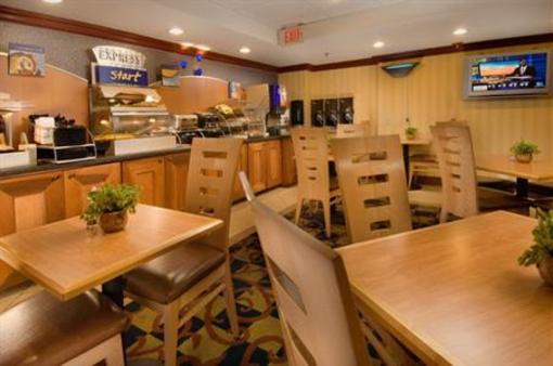 фото отеля Holiday Inn Express Miami Airport Doral Area