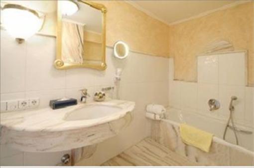 фото отеля Hotel Goldener Greif