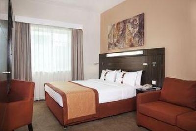 фото отеля Holiday Inn Express Dubai - Safa Park