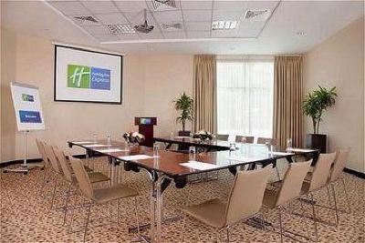 фото отеля Holiday Inn Express Dubai - Safa Park