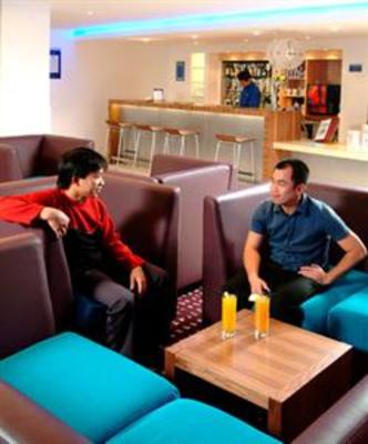 фото отеля Holiday Inn Express Hemel Hempstead