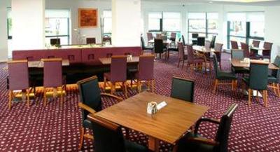 фото отеля Holiday Inn Express Hemel Hempstead