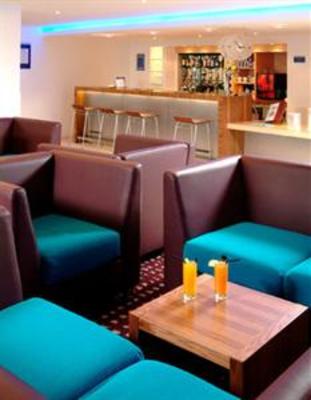 фото отеля Holiday Inn Express Hemel Hempstead