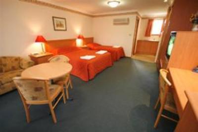 фото отеля BEST WESTERN All Settlers Motor Inn