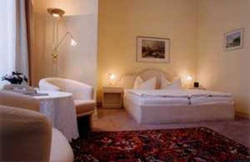 фото отеля Hotel-Pension Modena