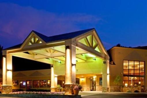 фото отеля Holiday Inn Resort Turf Lake George