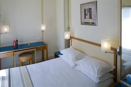 фото отеля BEST WESTERN Les Roches Noires