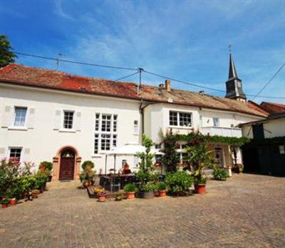 фото отеля Weingut Gastehaus und Krauterhof