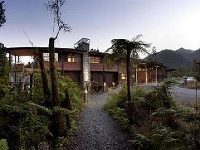 Te Waonui Forest Retreat