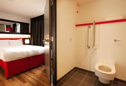 фото отеля Tune Hotel Haymarket